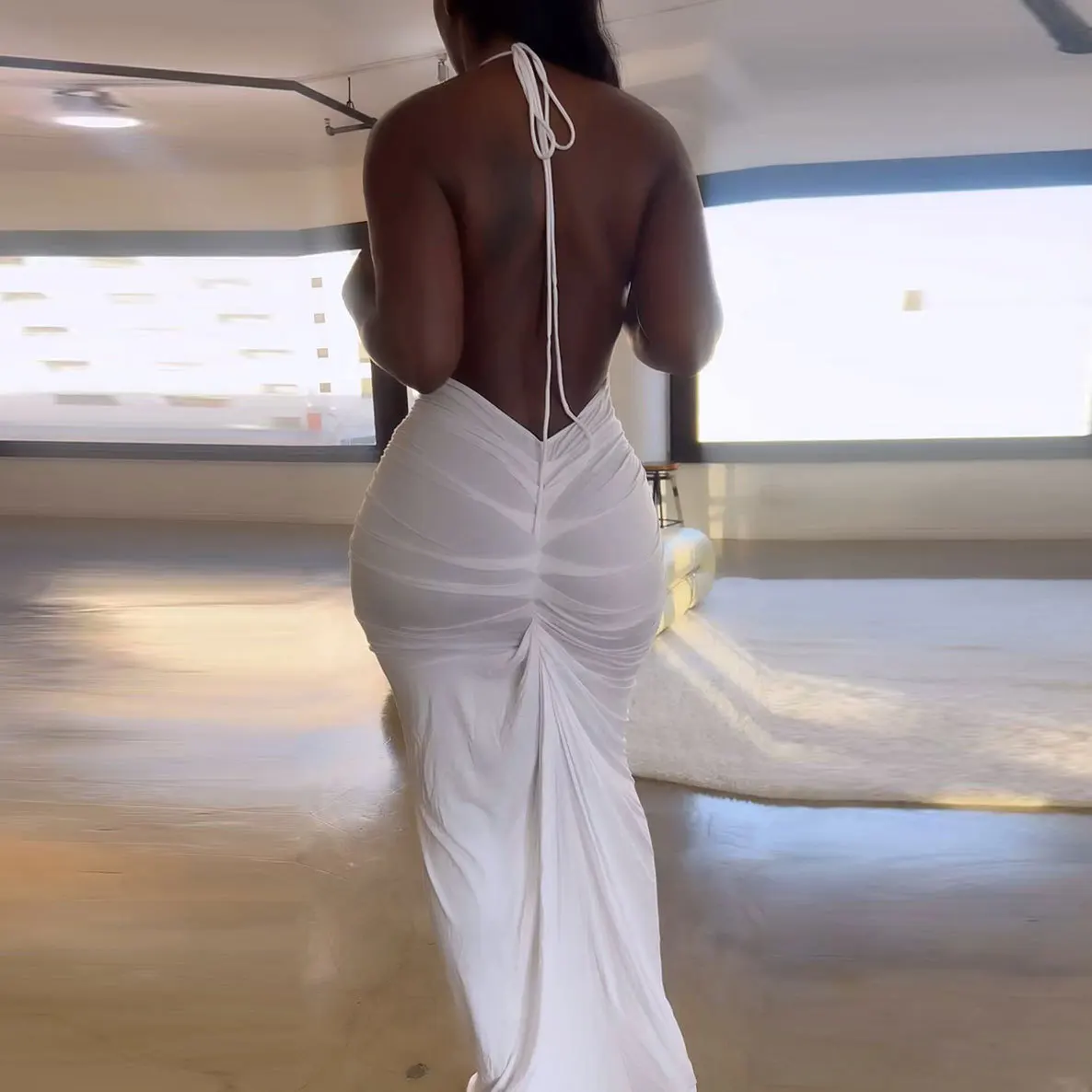Seksi Beyaz Halter Büyük Backless Elbise Bayan V Yaka Kolsuz Sarılmış Kalça Kulübü Parti Bodycon Elbiseler Vestidos