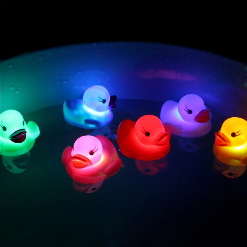 1/2 ADET Su Sensörü Aydınlık Ördek Suda Yüzen Yanıp Sönen Küçük Ördek Bebek Banyo Oyuncak Bebek Çocuklar İçin Çocuk doğum günü hediyesi