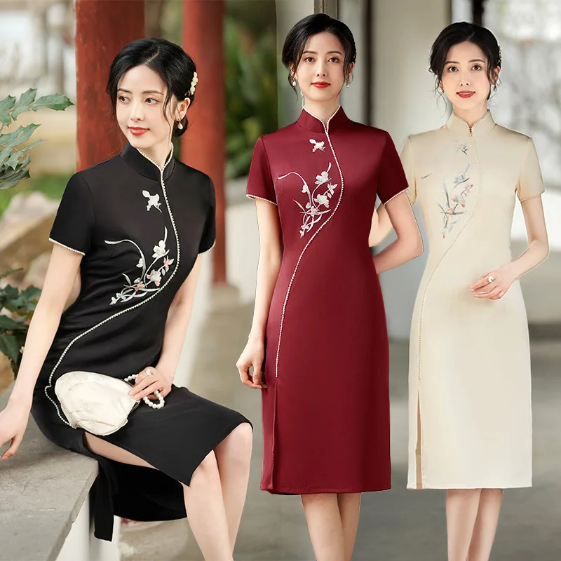 Seksi Nakış Saten Çin Cheongsam Boncuklu Mandarin Yaka Kısa Kollu Elbise Düğün Kostümleri Resmi Elbise