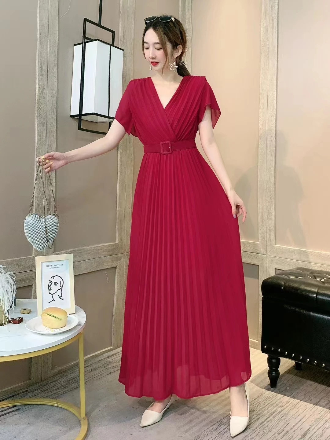 2023 Yeni Yaz Kadın V Yaka Kısa Kollu Kemer İnce uzun elbise Kore Moda Yüksek Kaliteli Pilili Düz Renk şifon elbise