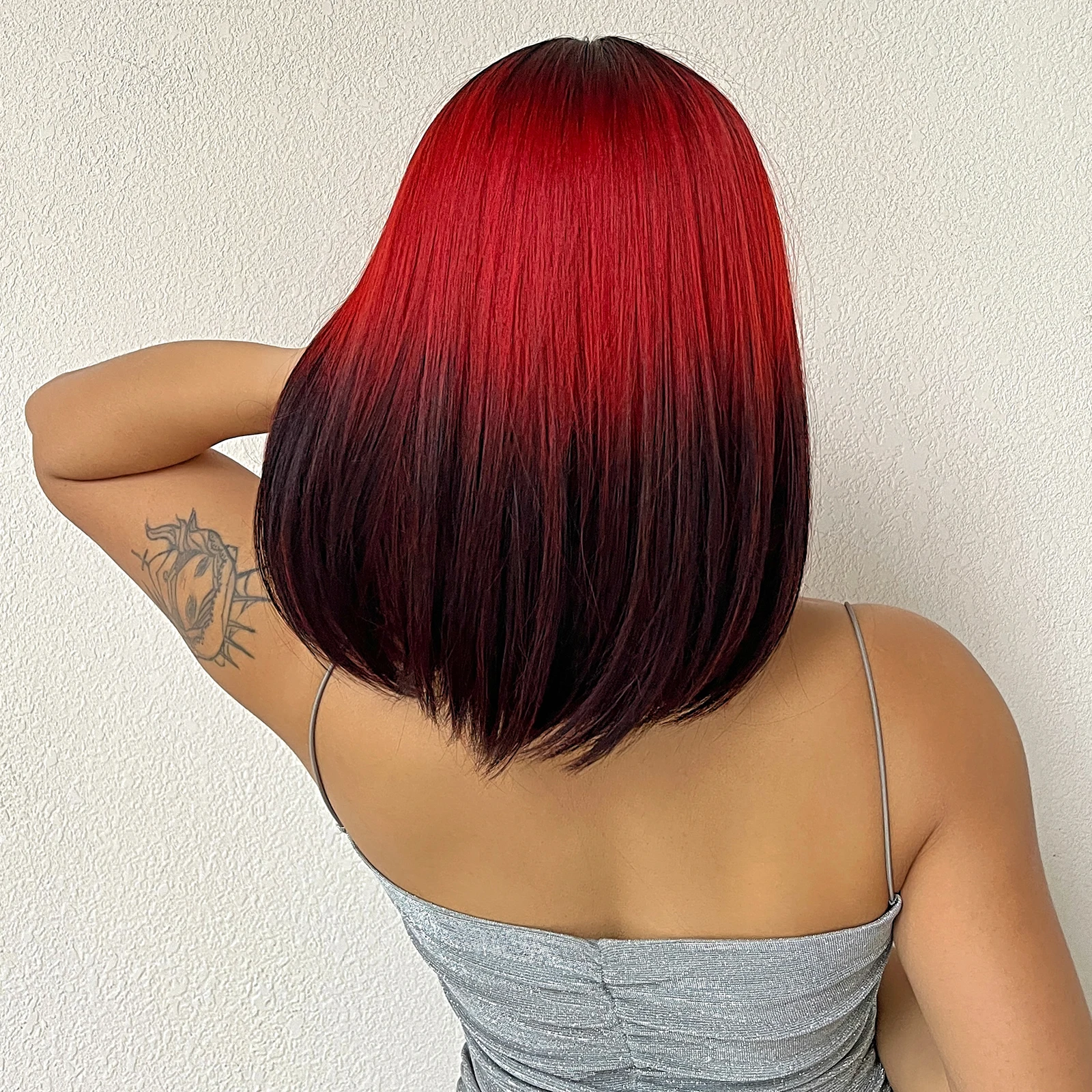 Düz Sentetik Peruk Orta Uzunlukta Siyah Kırmızı Şarap ombre saç kahküllü peruk Cosplay Peruk Kadınlar için İsıya Dayanıklı Cadılar Bayramı