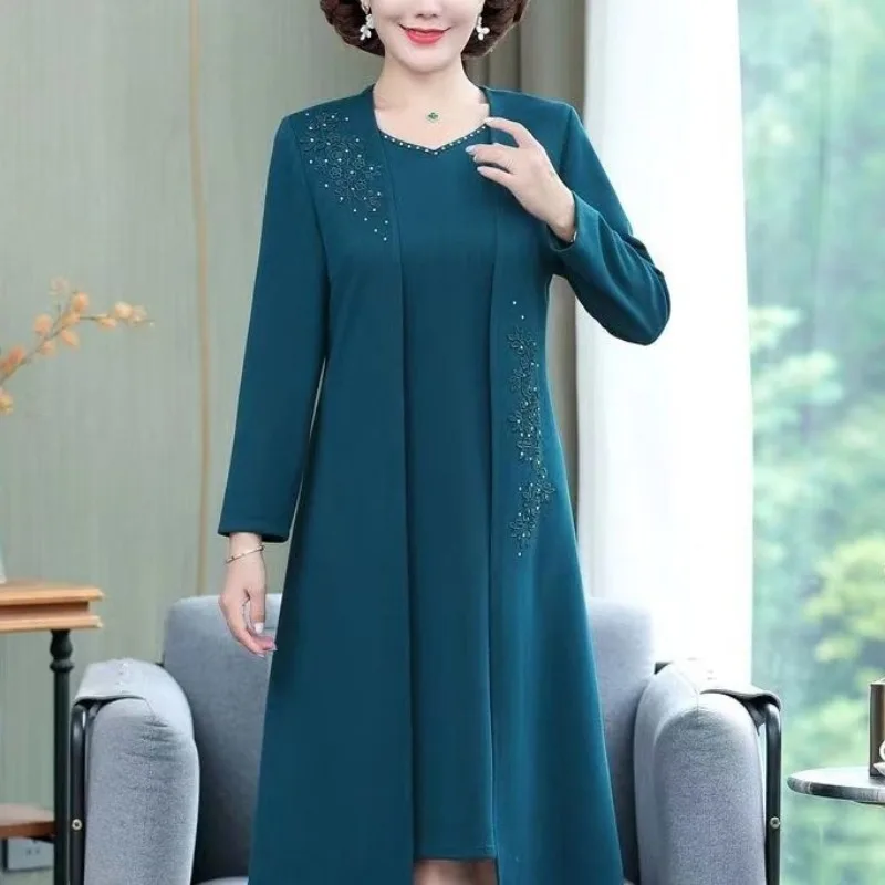 Kadın Sonbahar ve kışlık kazak V Yaka Yeni Nakış İşlemeli Fişekleri Moda Casual Slim Fit Düz Renk Uzun Kollu Takım Elbise