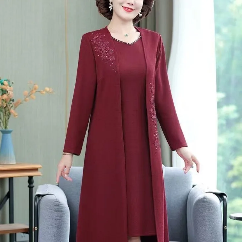 Kadın Sonbahar ve kışlık kazak V Yaka Yeni Nakış İşlemeli Fişekleri Moda Casual Slim Fit Düz Renk Uzun Kollu Takım Elbise
