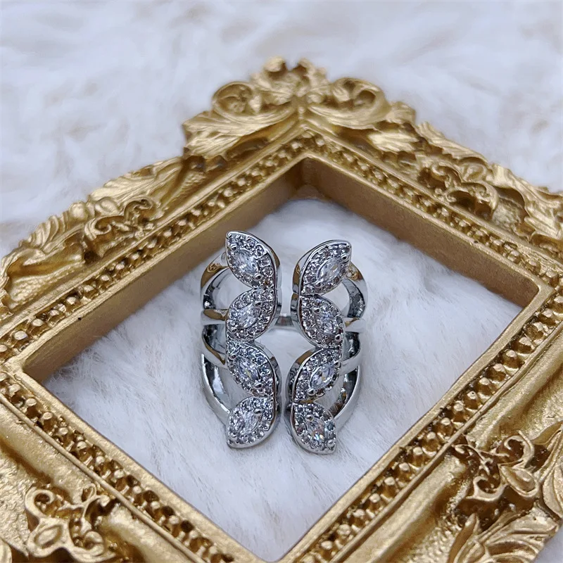 Takı ve elmas gelişmiş açılış ayarlanabilir yüzük kadın basit moda mizaç elmas zirkon.