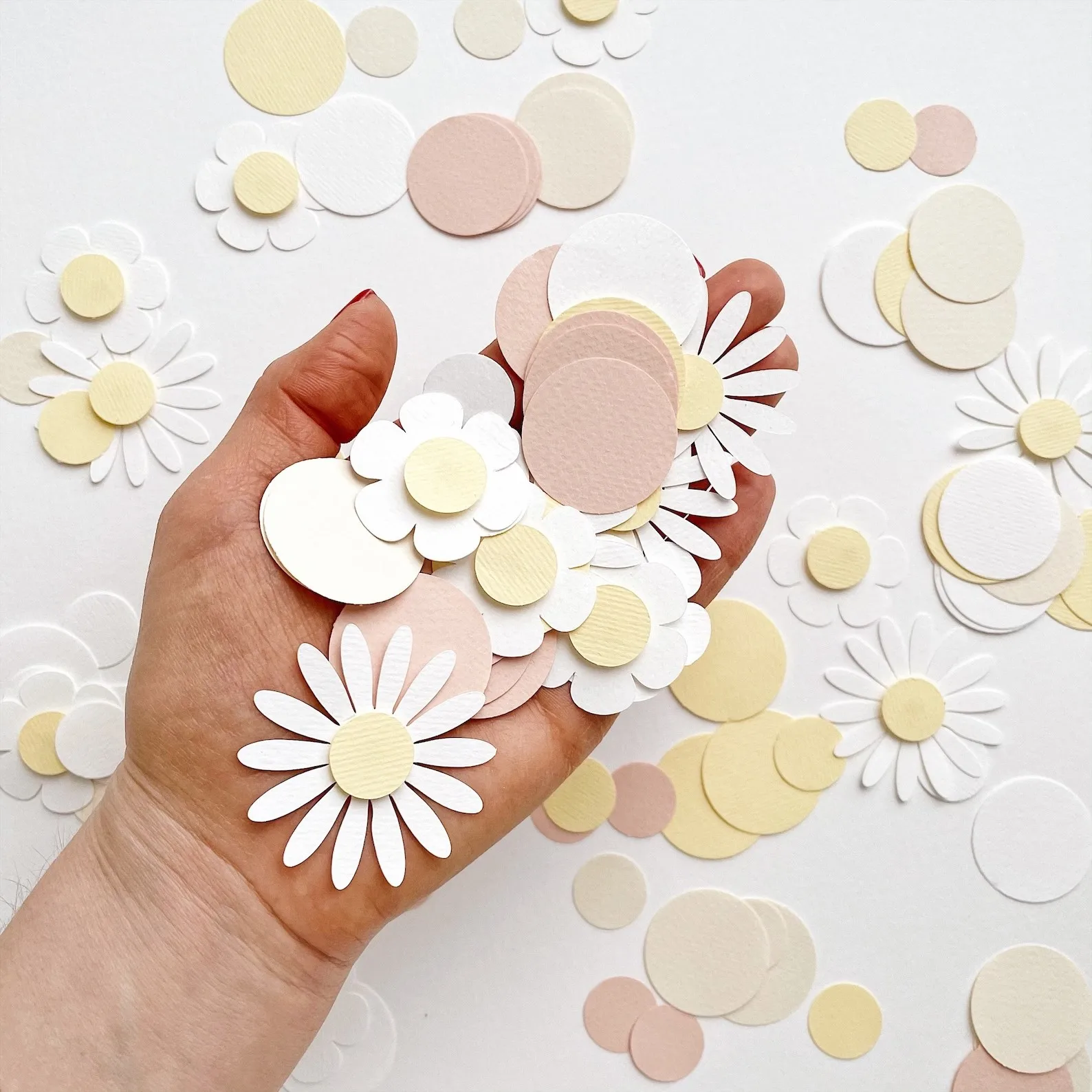1 Torba Tatlı Yuvarlak Papatya Çiçek Kağıt Konfeti Düğün Çiçek Masa Dağılım Bebek Duş Doğum Günü Partisi Hediye Kutusu Süslemeleri Kaynağı