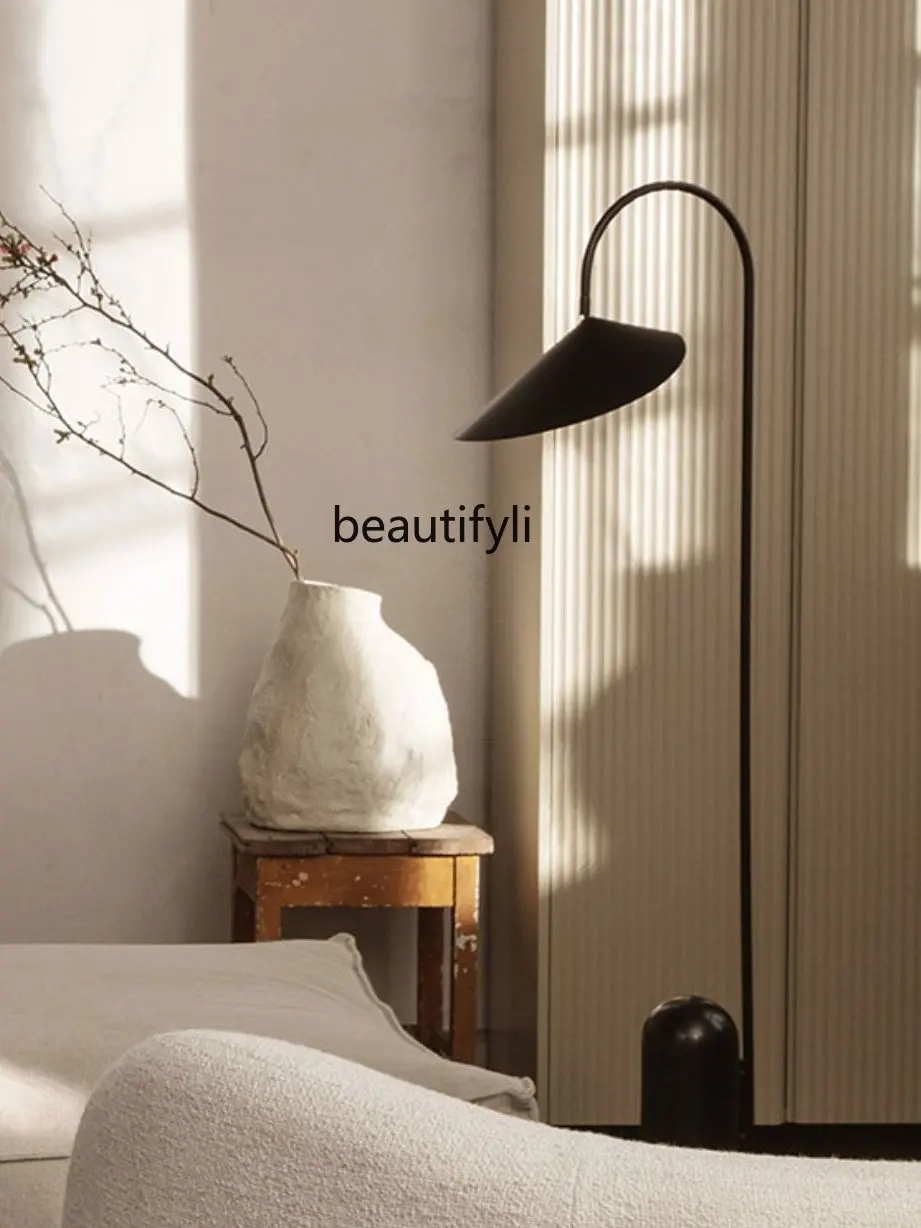 Tasarımcı Mermer Taban Oturma Odası Yatak Odası Zemin Lambası Minimalist Çizgi Kanepe Dikey Lamba